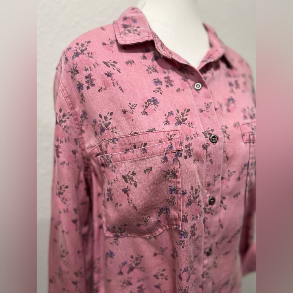 BILLY T Floral Pink Chambray Button Down EUC - Picture 3 of 8
